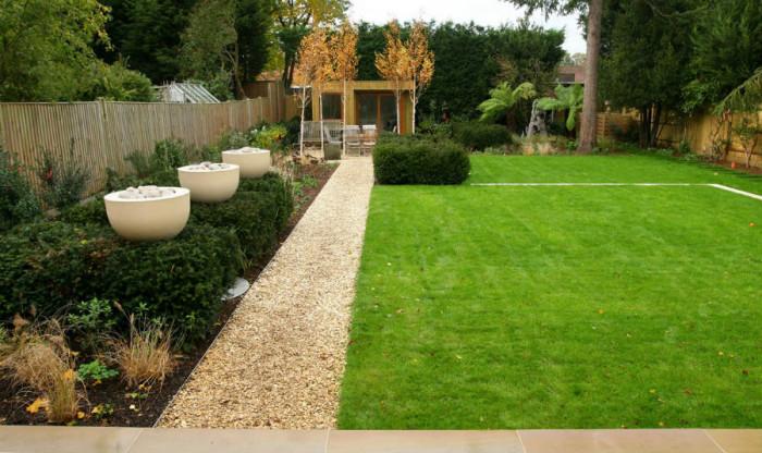 Поддръжката продължава и при добре развитие тревни площи