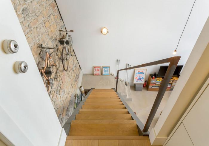 Поглед отгоре на реновираната стълба