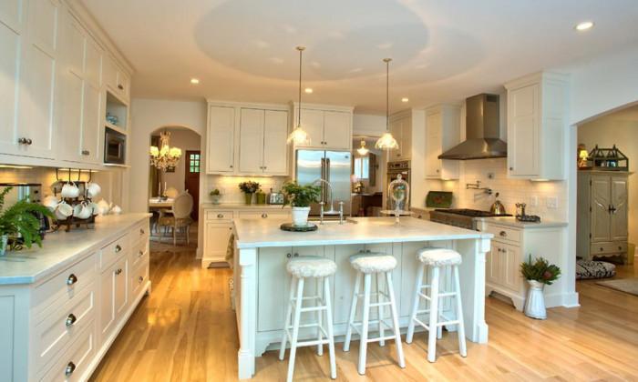 Малка кухня – английска сдържаност и стил