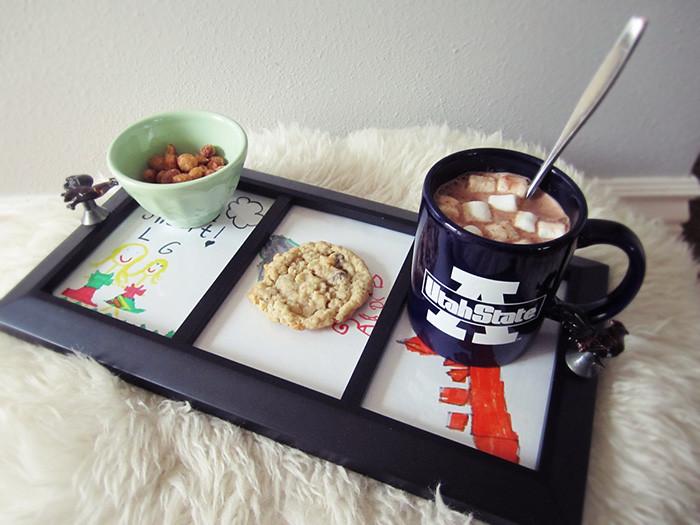 Поднесете кафе в стара рамка за снимки