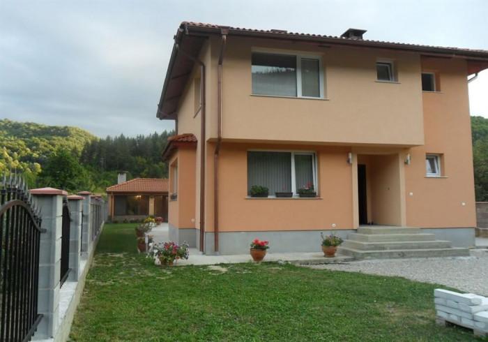 Красив екстериор с фасадна мазилка