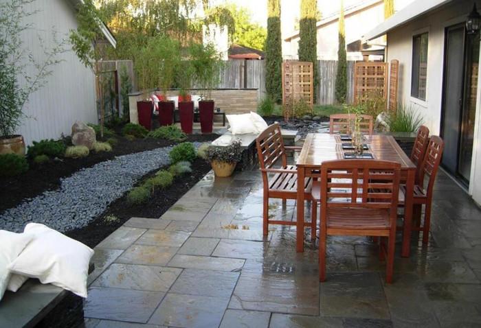 След: Обособете отделни зони в двора