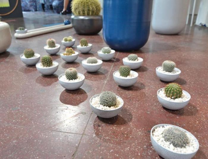 Заоблени метални саксии от Brook and Lyn