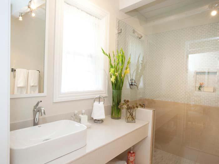 Почистване на мивката в банята