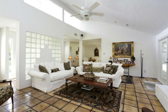 Преграда, която не спира светлината