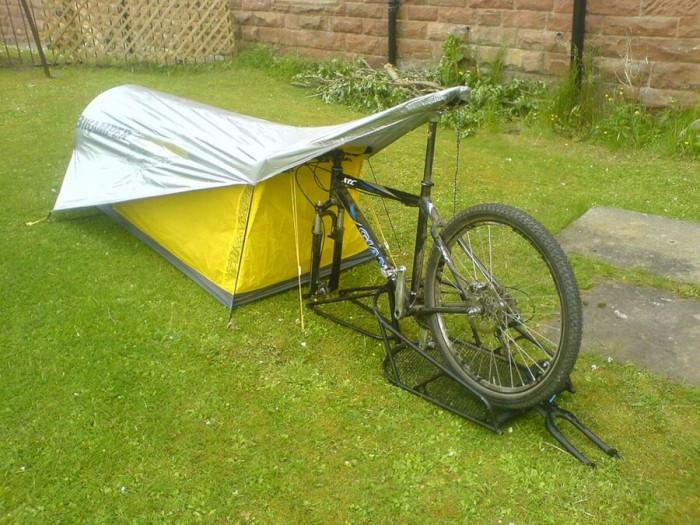 Палатка за запалени колоездачи