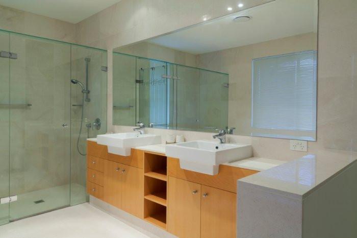 Преграда, отделяща сухата от мократа част