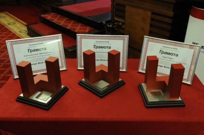 Отличниците