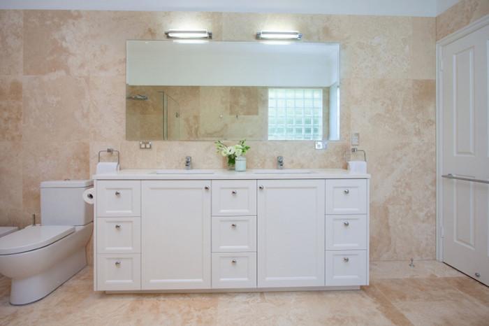 Усещане за безкрайност с огледала за баня без рамка