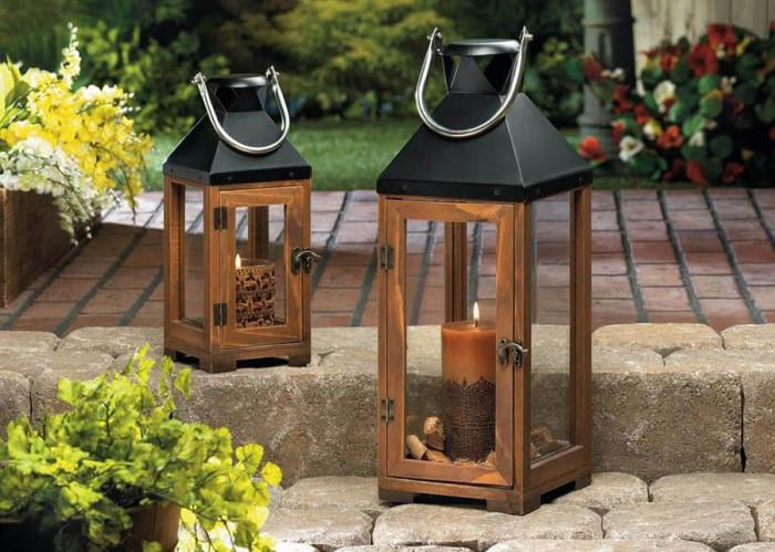 Поставете ефектен свещник, който да създава романтично настроение