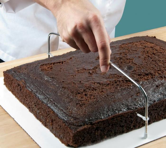 Уред за рязане на блатове за торта