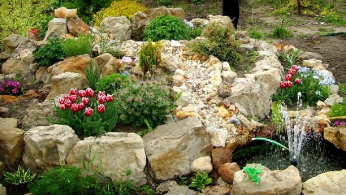 Аранжиране на цветя в алпинеум