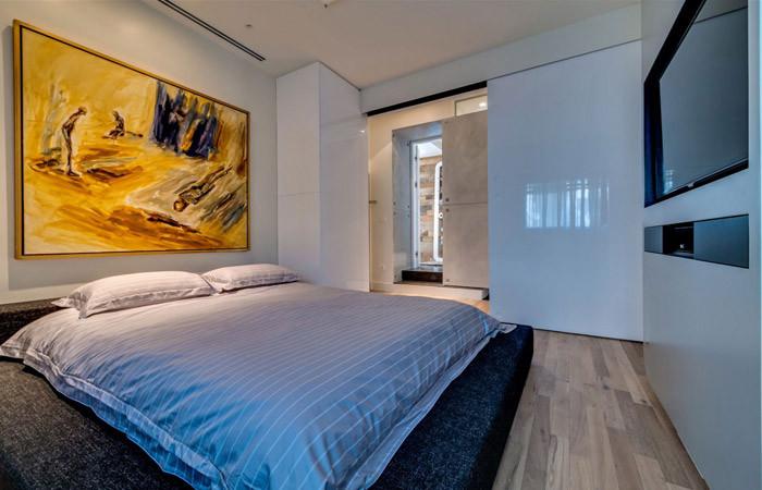 Изчистена спалня