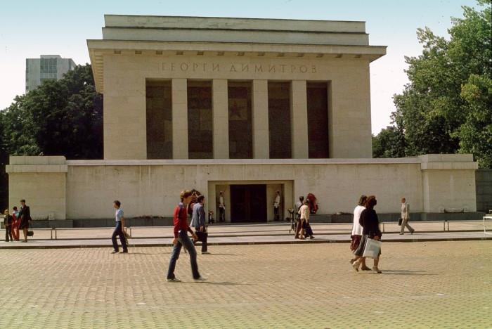 Страховити сгради от времето на комунизма