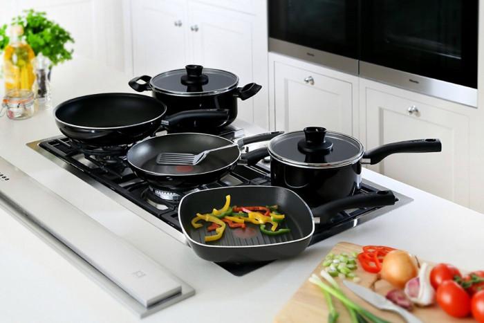 Не допускайте надраскване на тефлоновите тигани