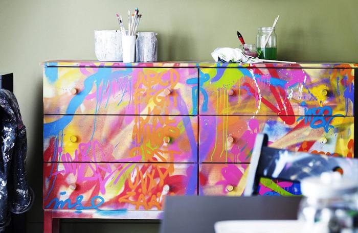 Мебели, покрити с ефектни графити - защо не?