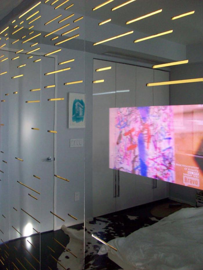 Възхитителната огледална стена