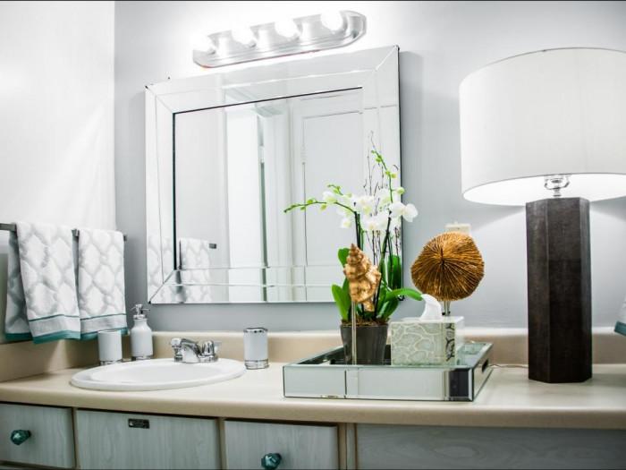 Повече светлина в малката баня