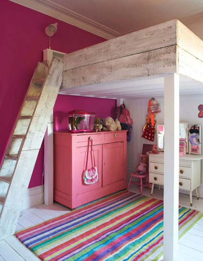 Мини стая под леглото - двуетажно легло със стълба