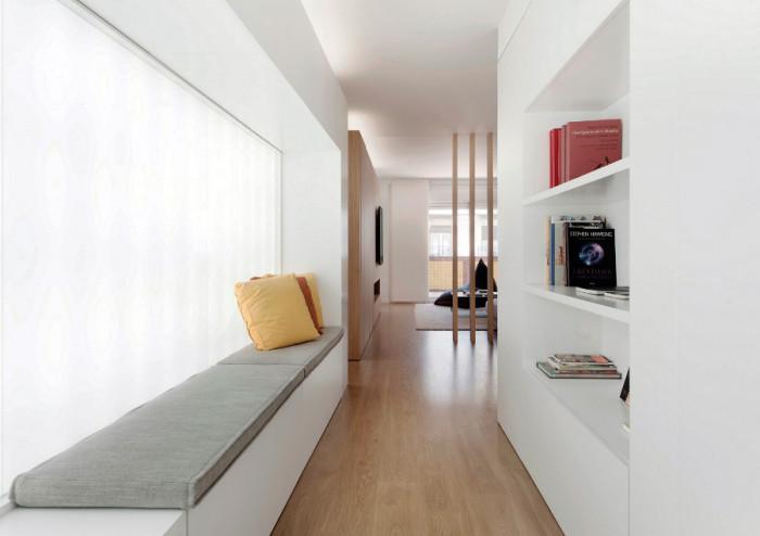 Пейка за четене в коридора