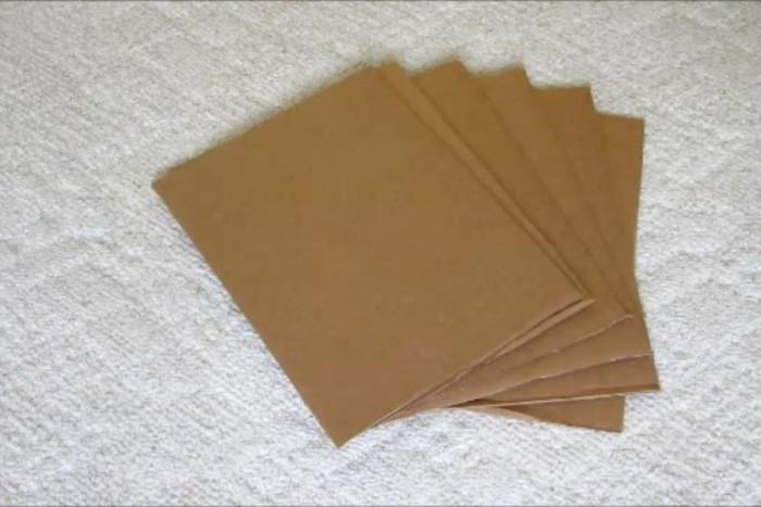 Втора стъпка: Нарежете картона на парчета