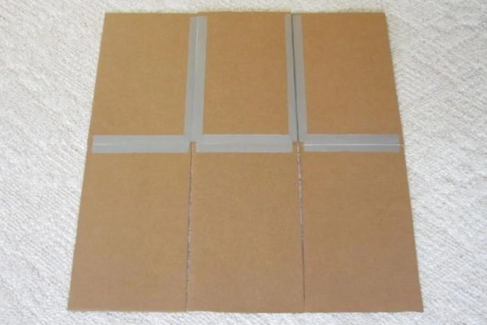 Трета стъпка: Залепете отделните картонени парчета