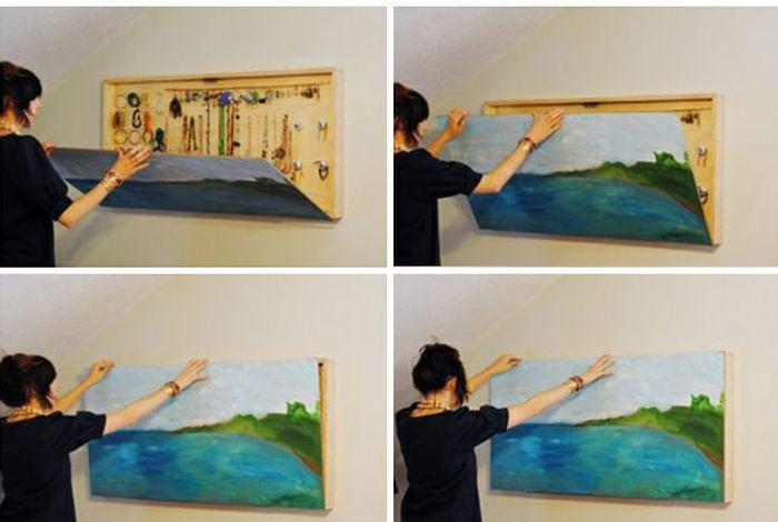 Скрийте бижутата си зад картина