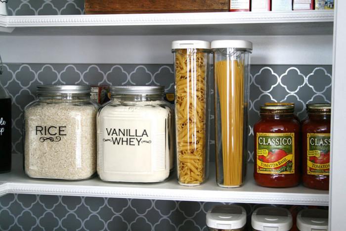 Използвайте удобни кутии за съхранение на продукти и лакомства