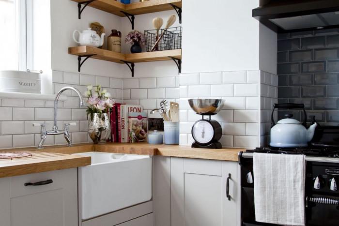 Осигурете практични отворени рафтове