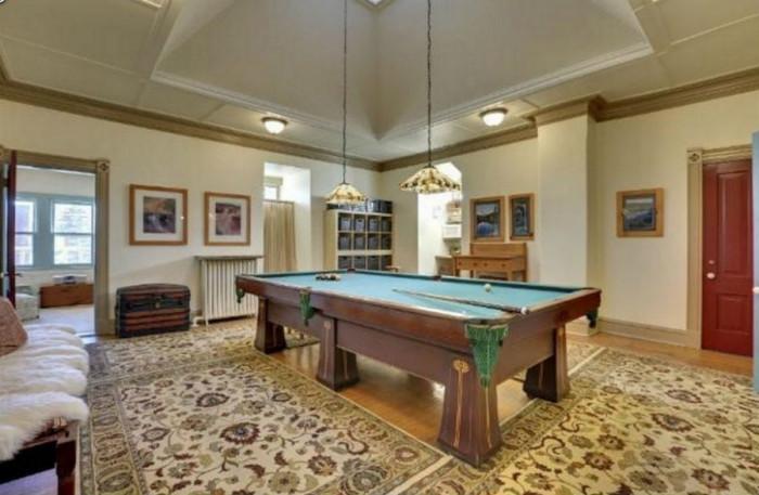 Нека не пропускаме и миговете за отдих - стая за билярд!