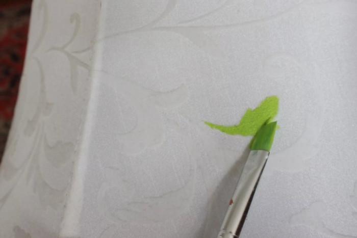 Започнете да рисувате с най-светлия и лек цвят