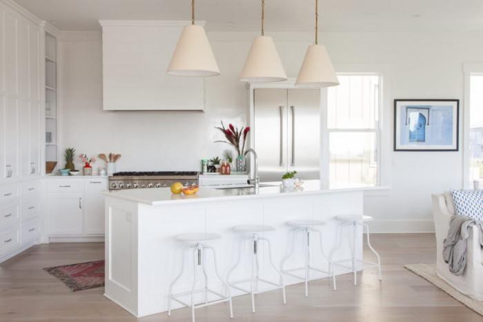 Оставете отворен достъп към един от кухненските шкафове