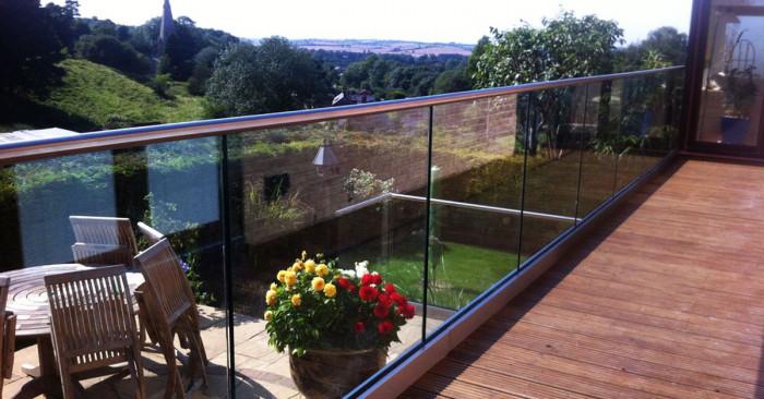 Какво ви е необходимо за стъклен парапет?