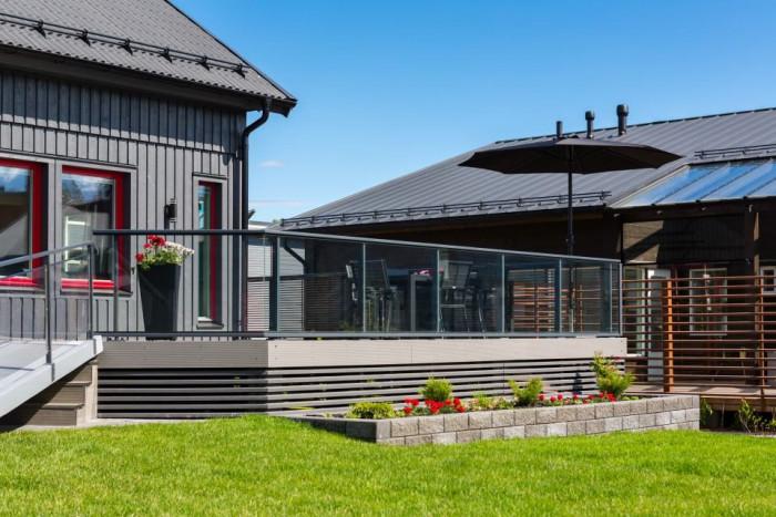 Струва ли си да опитваме да правим стъклен парапет сами?