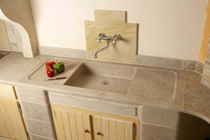 Естествен камък