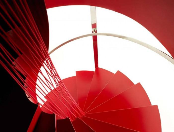 Вътрешни стълби дръзки до почервеняване