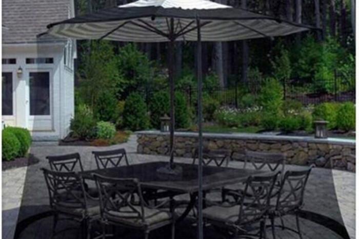 Увити до ушите в мрежа против комари