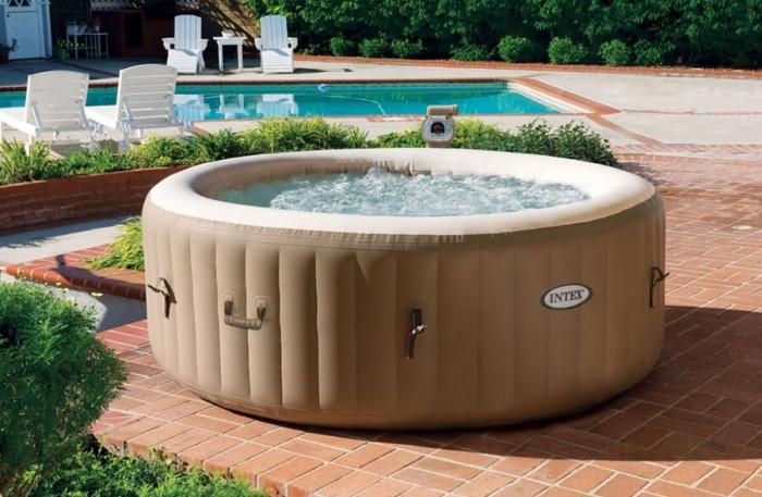 Да се разхладим в градинта с надуваемо джакузи