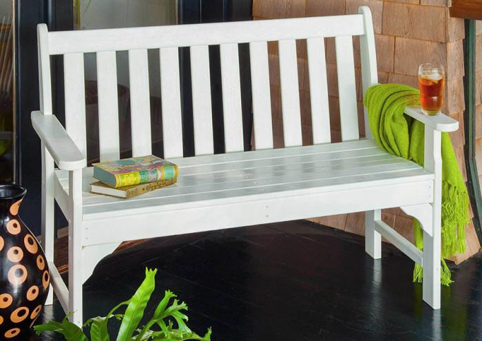 Пластмасовите градински пейки са изключително достъпни