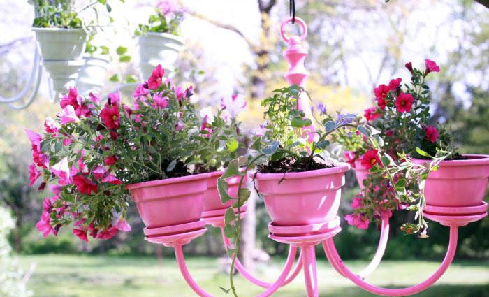 Градинска стойка за цветя от стар полилей