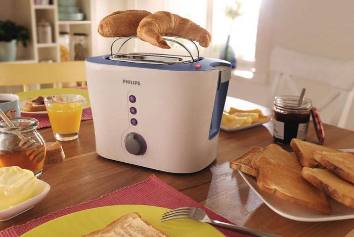 Удобната поставка за големи хлебчета прави тостера универсален