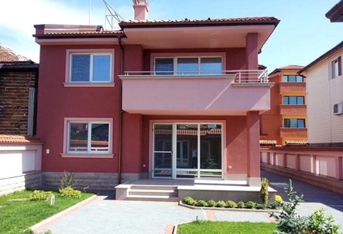 Тъмни цветове върху фасадна топлоизолация-с Баумит всичко е възможно!