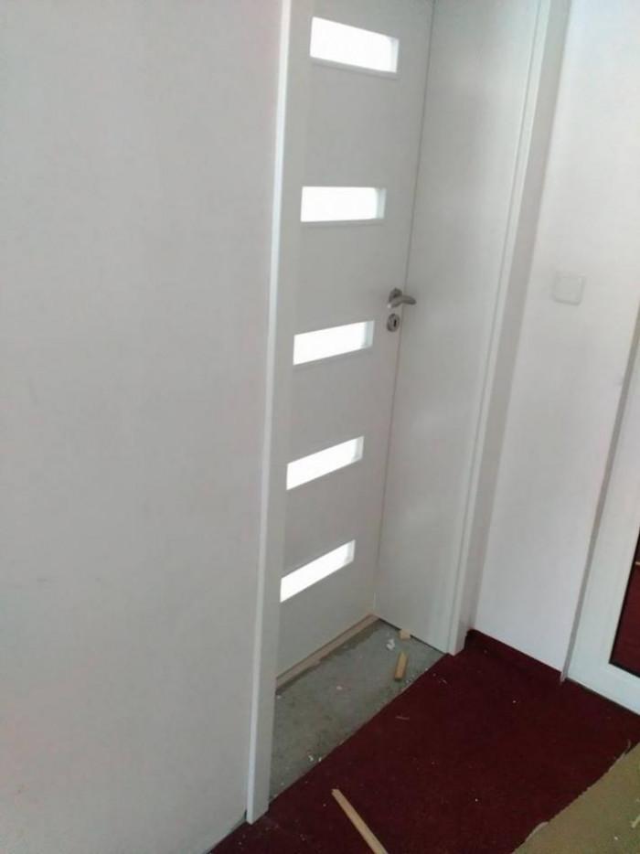 Монтирана врата