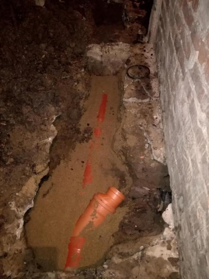 Ремонт на хоризонтална тръба Ф160 в мазе