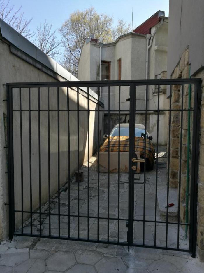 двукрила врата със малка и голяма част и общо заключване