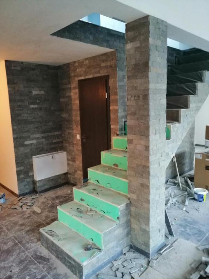 Естествен камък