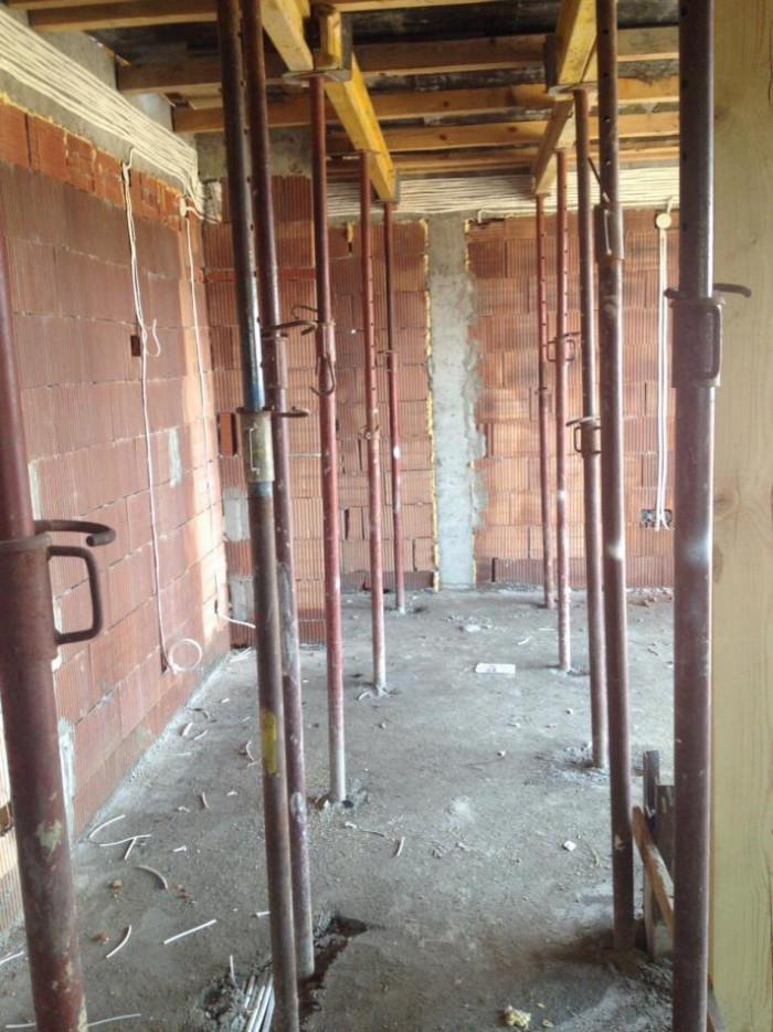 Груб строеж на къща