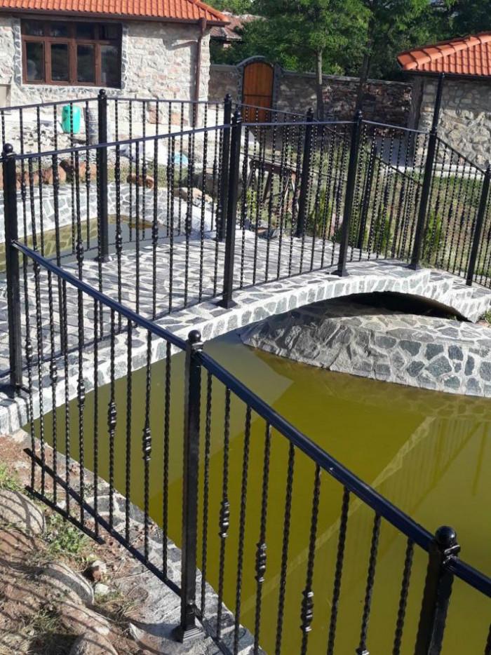 Парапет на езеро