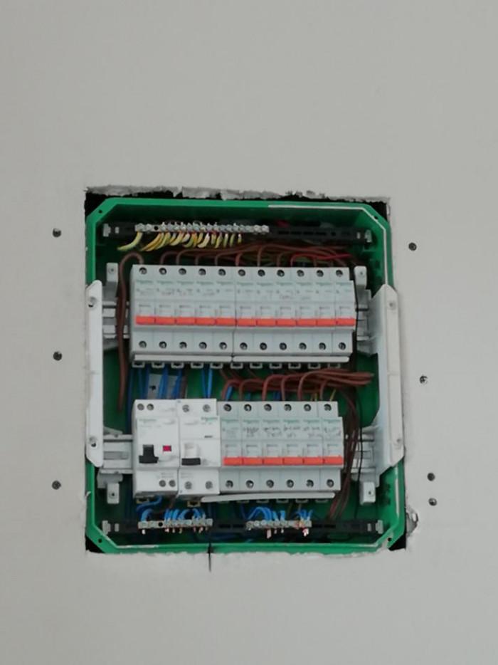 Монтаж на Ел табло