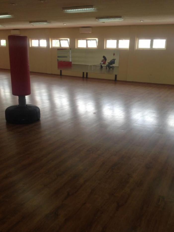 Продажба и монтаж на ламинат в боксова спортна зала, гр. Пловдив